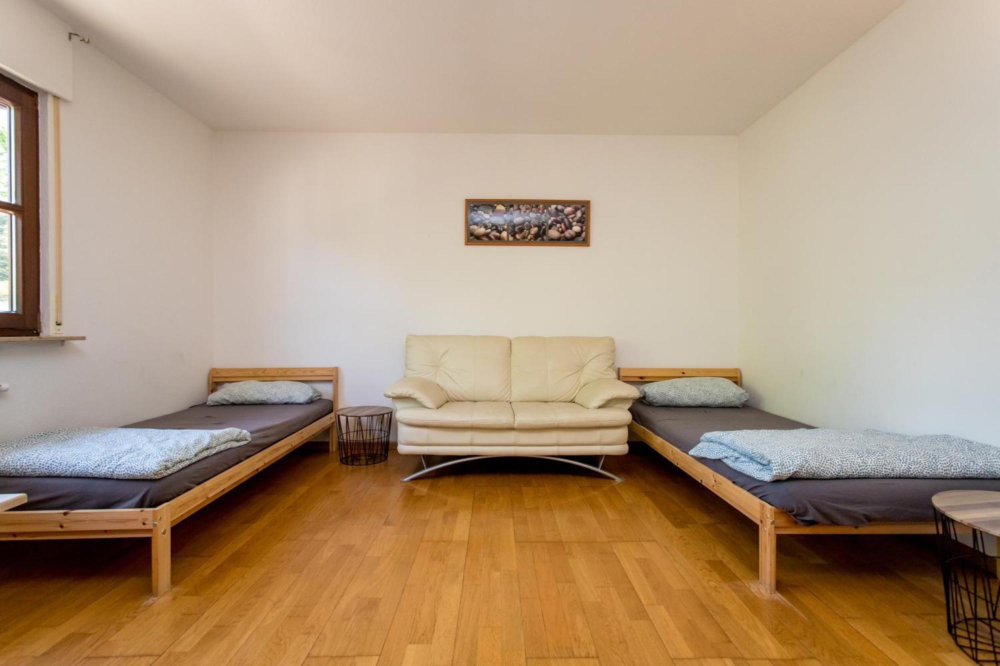 Ferienwohnung Mit 123Qm Fuer 8 Personen Mit Sehr Grossem Garten, Einfache Innen-Ausstattung Leipzig Exteriör bild